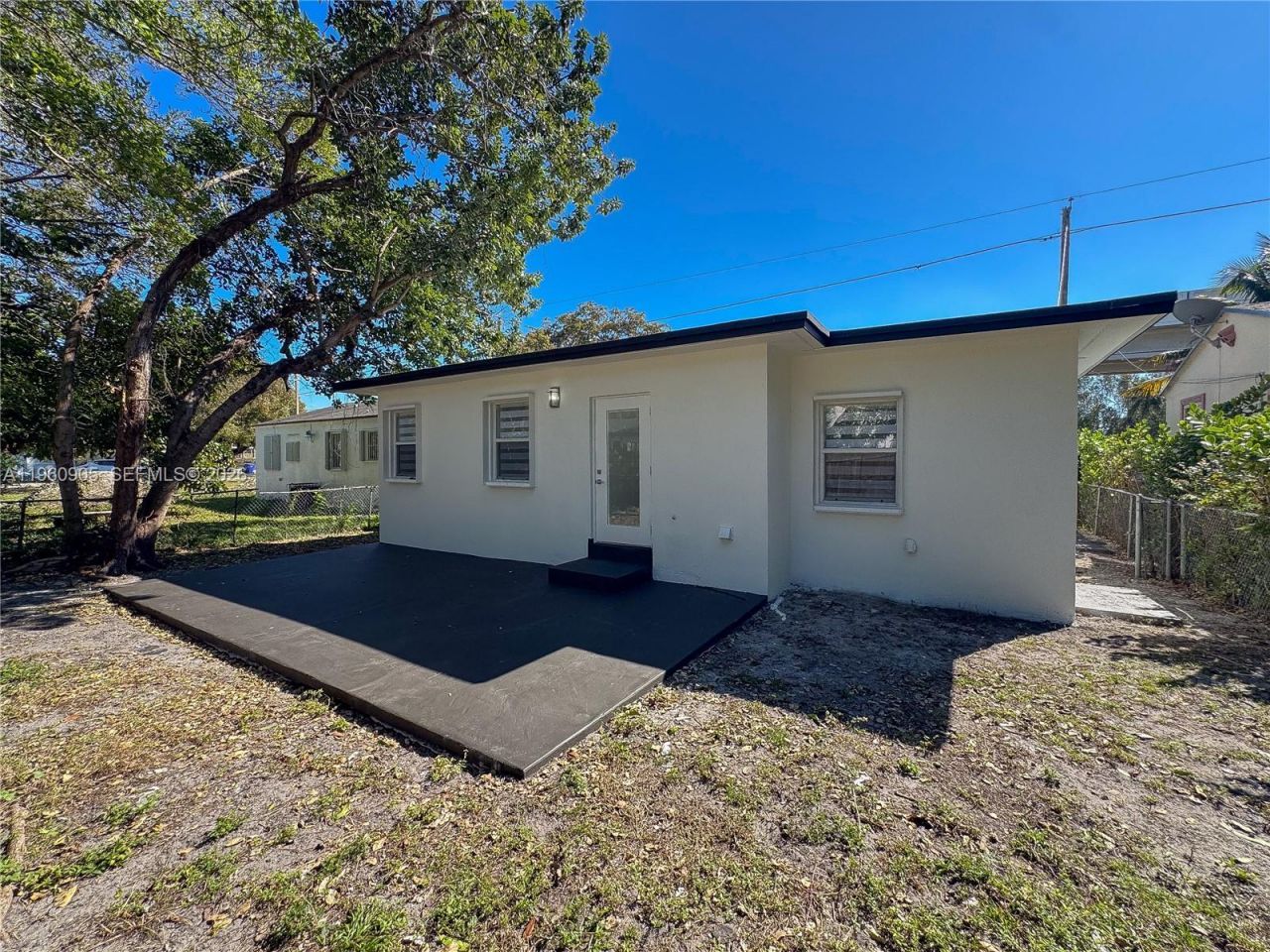 1319 NW 40th St, Miami, FL 33142 Photo