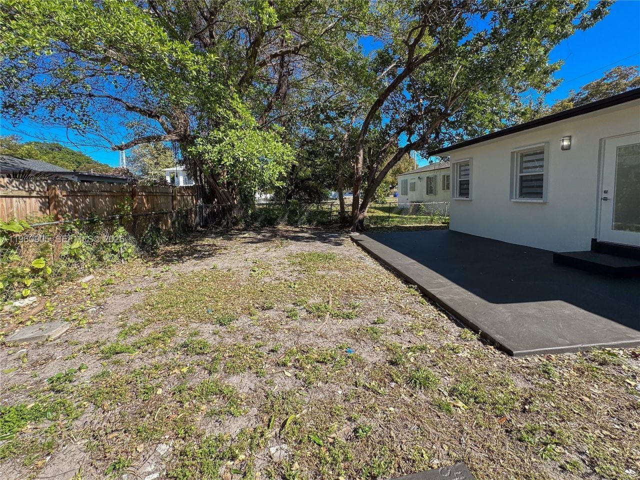 1319 NW 40th St, Miami, FL 33142 Photo