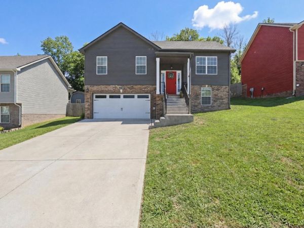 1148 Racker Dr, Clarksville, TN 37043