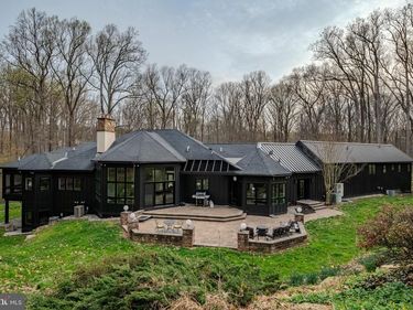 2800 HORSESHOE TRAIL, CHESTER SPRINGS, PA 19425