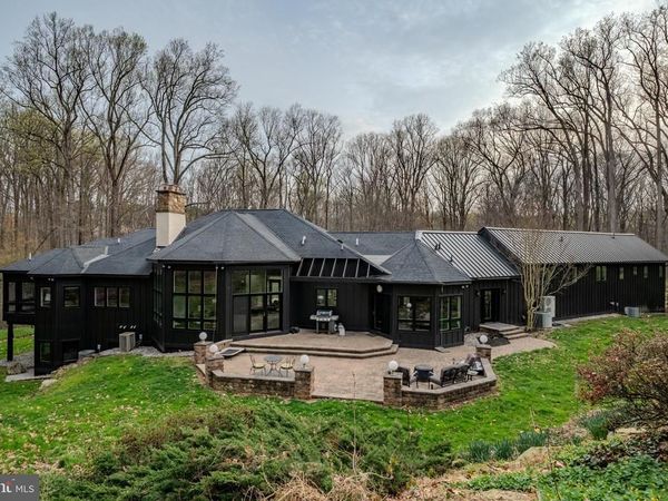 2800 HORSESHOE TRAIL, CHESTER SPRINGS, PA 19425