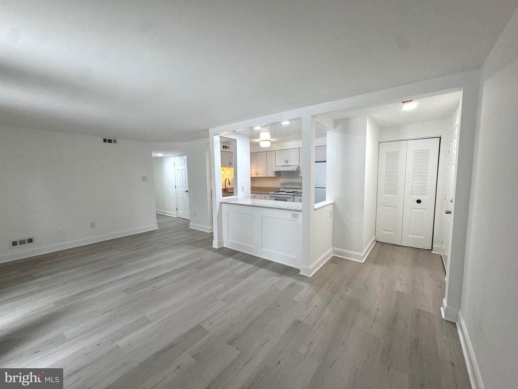 4420 A Groombridge Way, Unit 29/20A, Alexandria, VA 22309 Main Photo