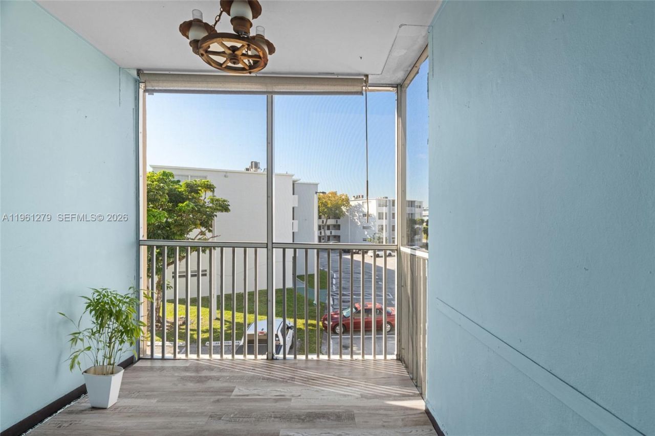 1690 NE 191st St, Unit 314-1, Miami, FL 33179 Photo