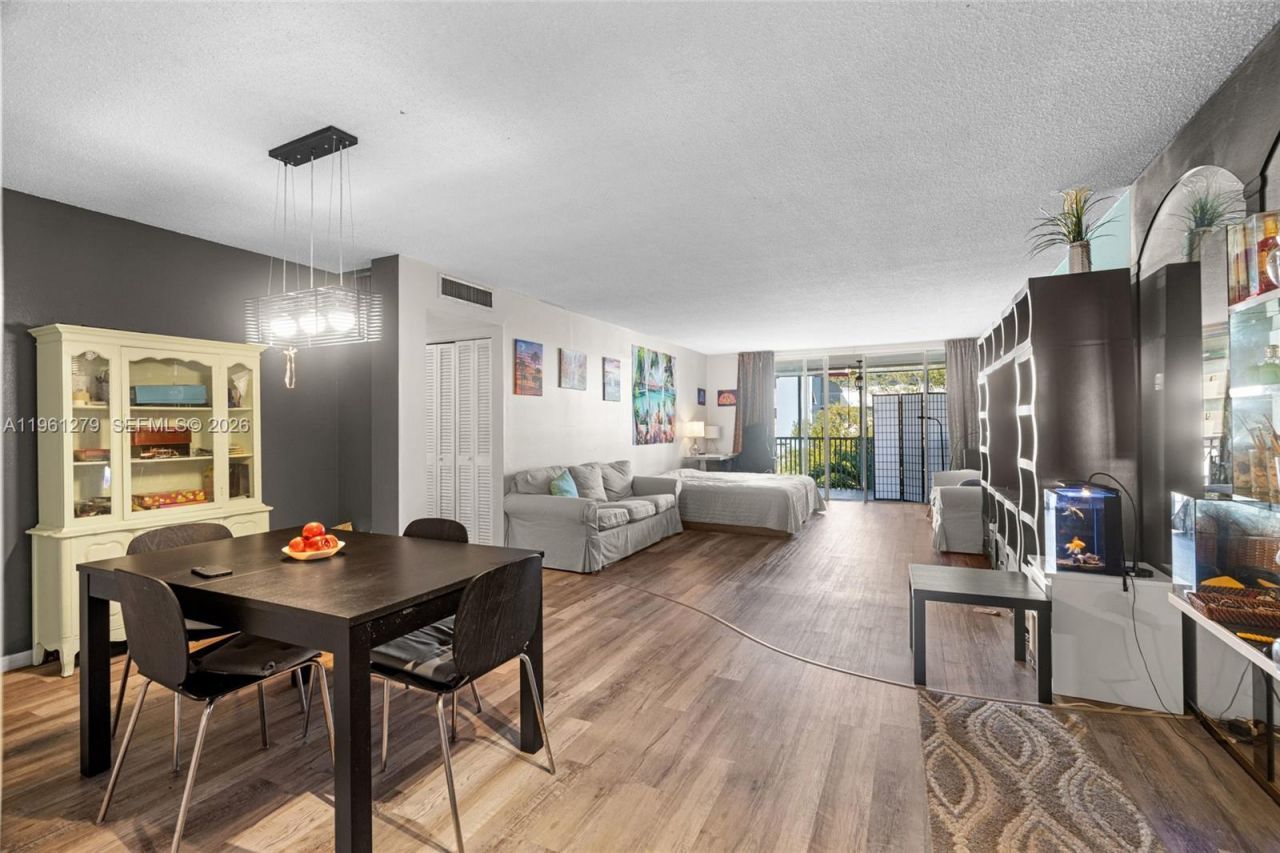 1690 NE 191st St, Unit 314-1, Miami, FL 33179 Photo