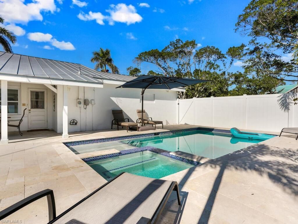 784 11th St N, Naples, FL 34102 Photo