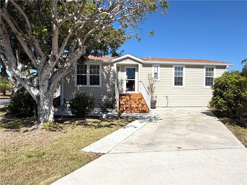 4750 Lantern Ln W, Estero, FL 33928 Photo