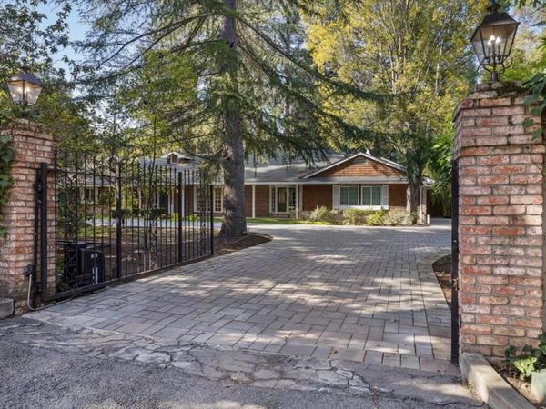 216 Valparaiso, Atherton, CA 94027