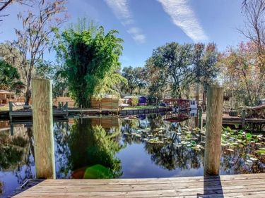 105 Breezewood Cir, San Mateo, FL 32187