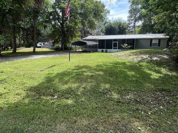 105 Breezewood Cir, San Mateo, FL 32187