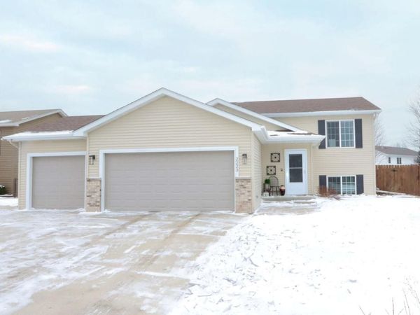 2223 Fairbanks Drive, North Mankato, MN 56003