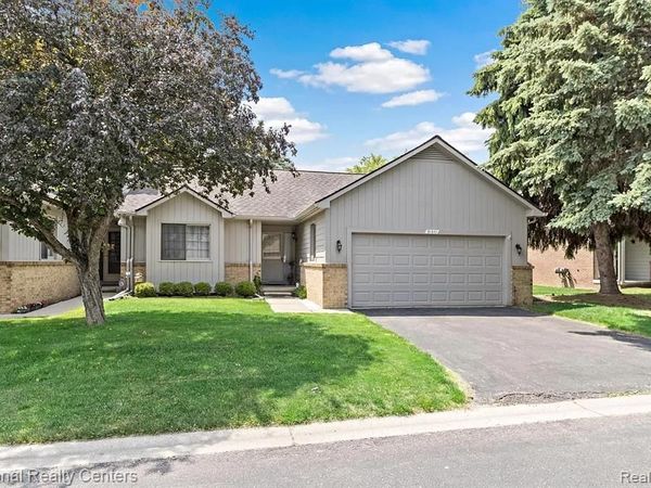31601 Merriwood Park Drive, Livonia, MI 48152