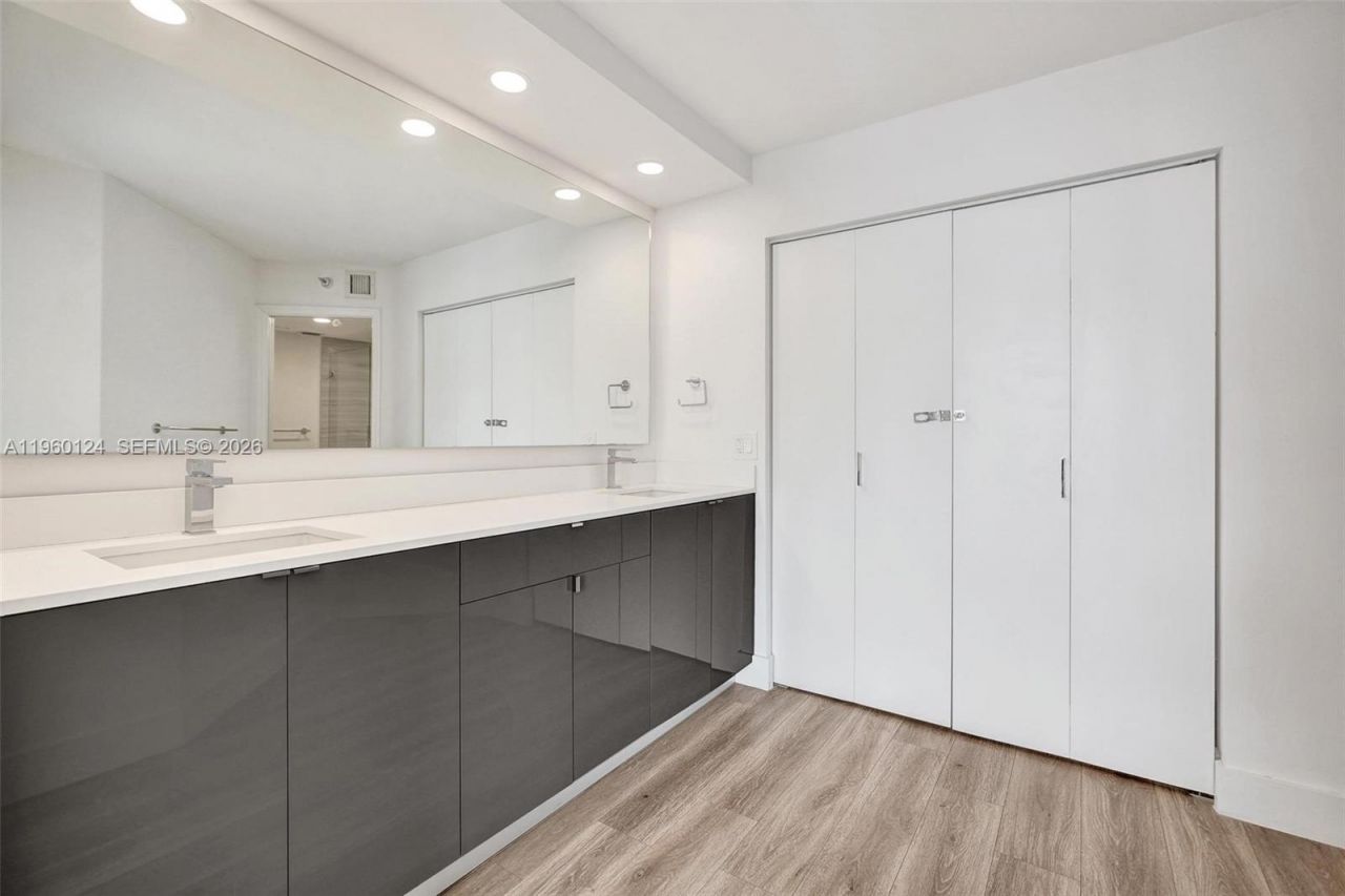 3500 Mystic Pointe Dr, Unit 3206, Aventura, FL 33180 Photo