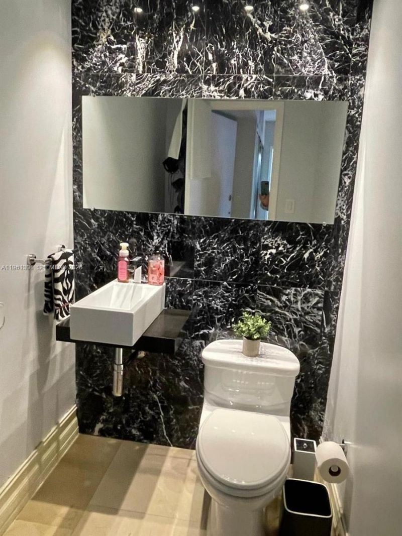 5005 Collins Ave, Unit 212, Miami Beach, FL 33140 Photo