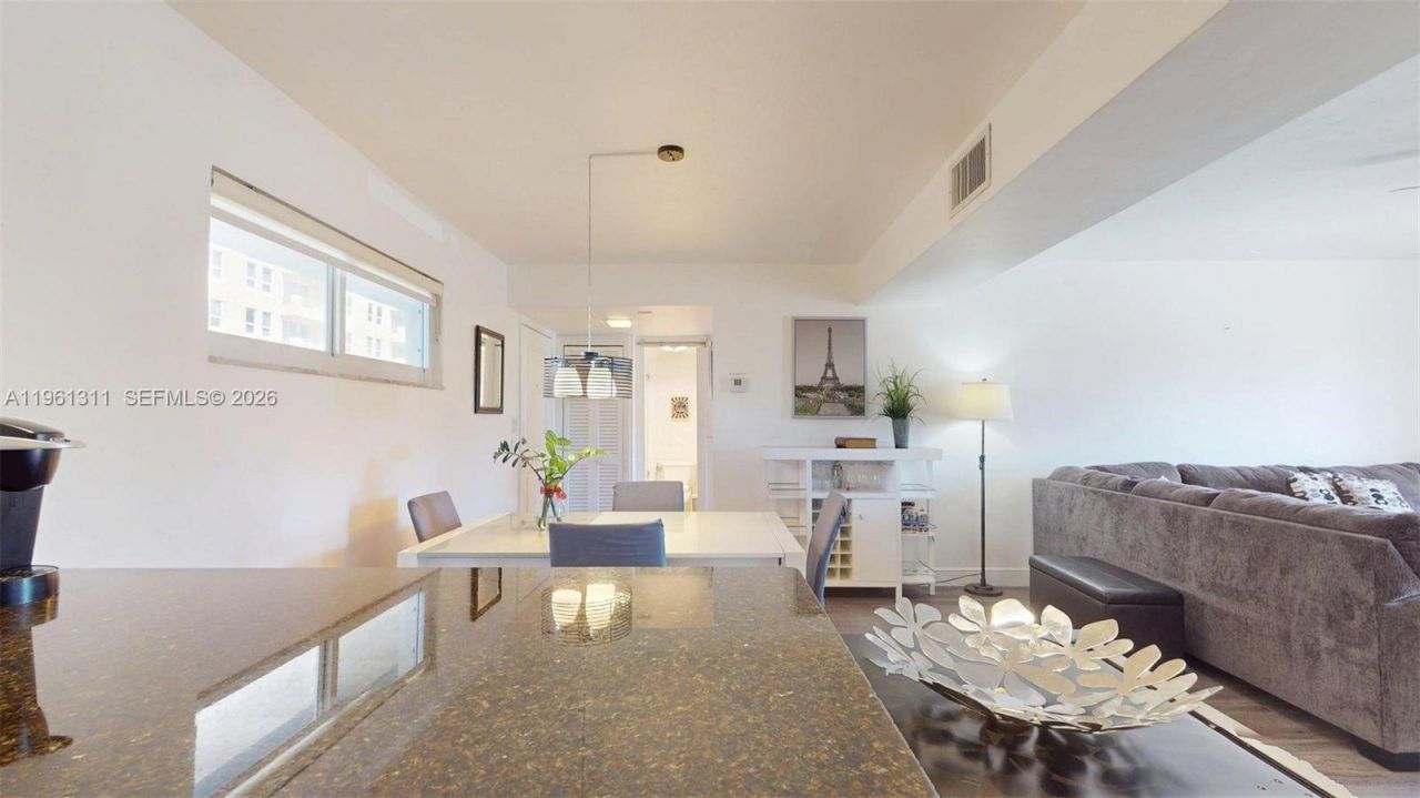 2076 S Ocean Dr, Unit 211, Hallandale Beach, FL 33009 Photo