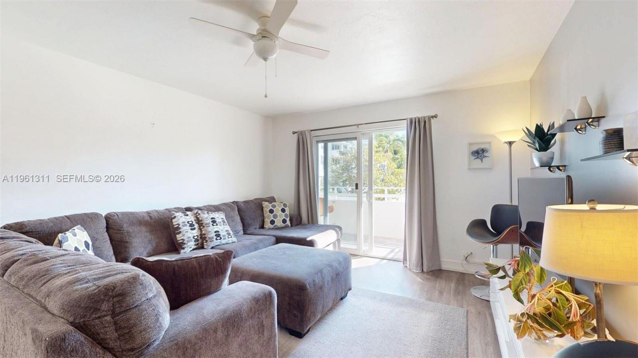 2076 S Ocean Dr, Unit 211, Hallandale Beach, FL 33009 Photo