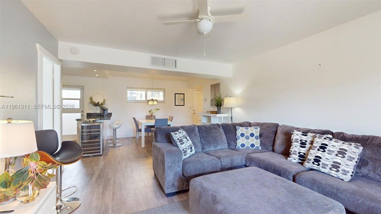 2076 S Ocean Dr, Unit 211, Hallandale Beach, FL 33009 Photo