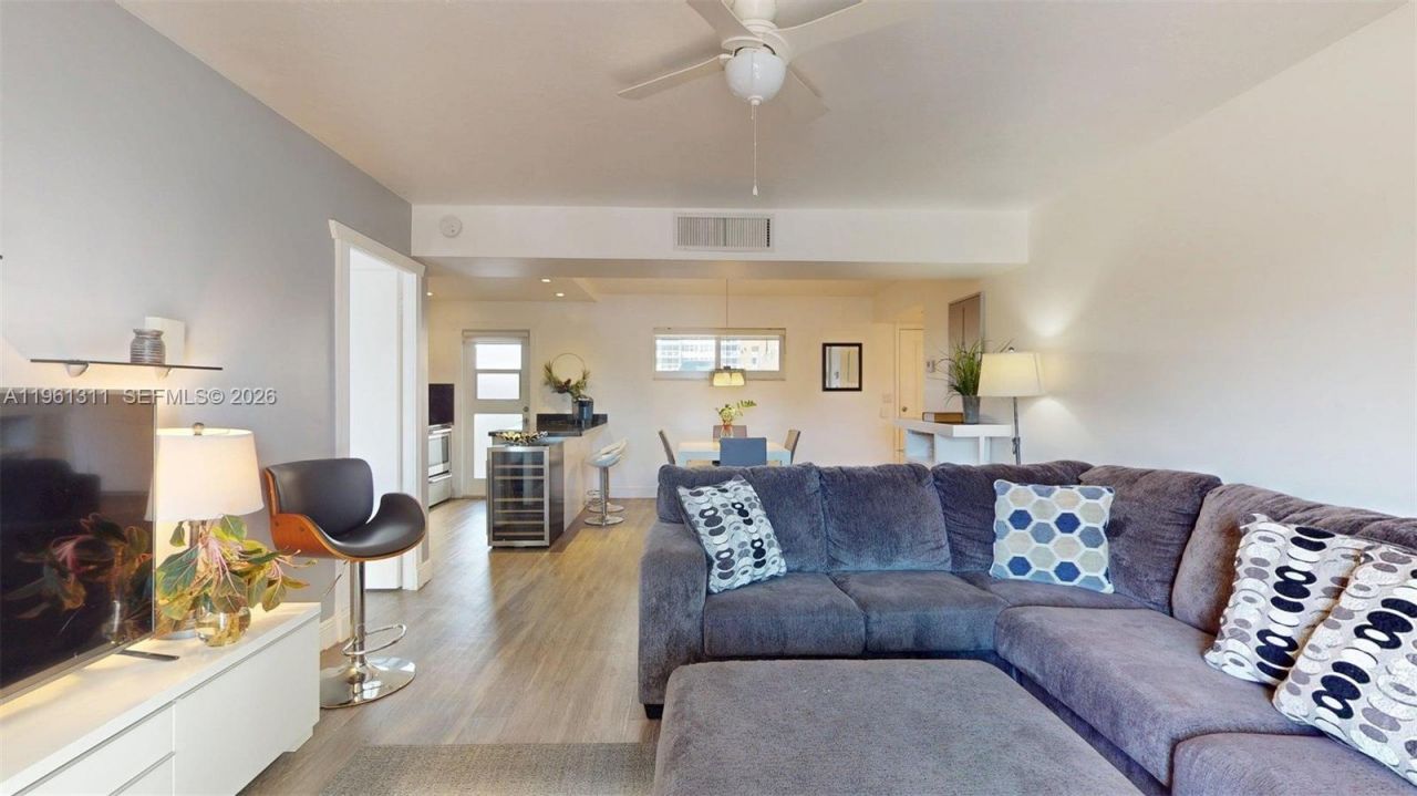 2076 S Ocean Dr, Unit 211, Hallandale Beach, FL 33009 Photo