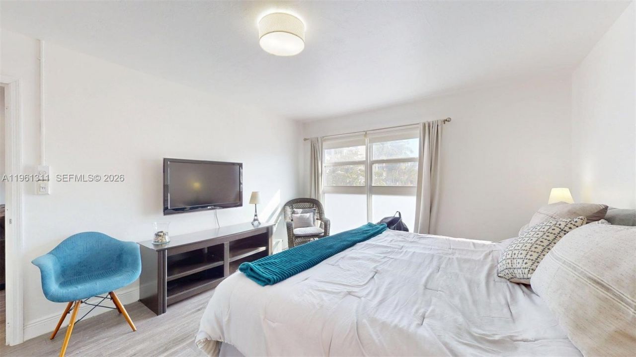 2076 S Ocean Dr, Unit 211, Hallandale Beach, FL 33009 Photo