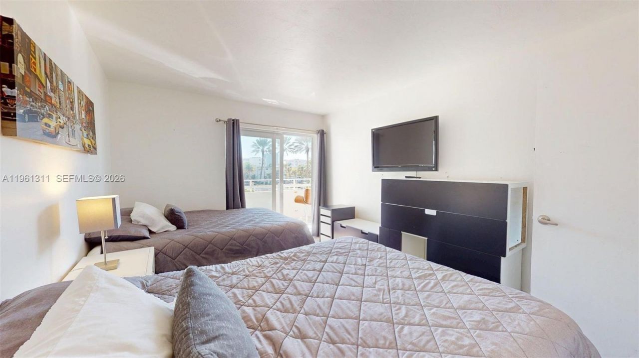 2076 S Ocean Dr, Unit 211, Hallandale Beach, FL 33009 Photo