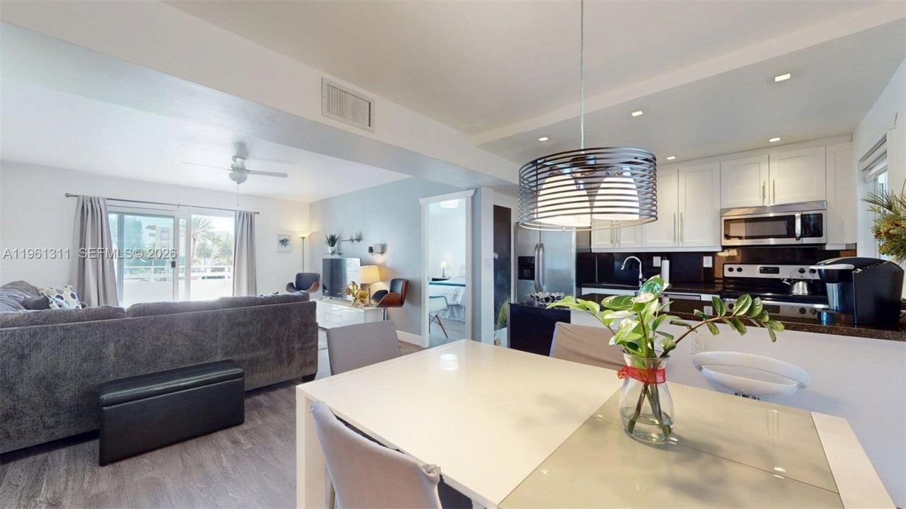 2076 S Ocean Dr, Unit 211, Hallandale Beach, FL 33009 Photo