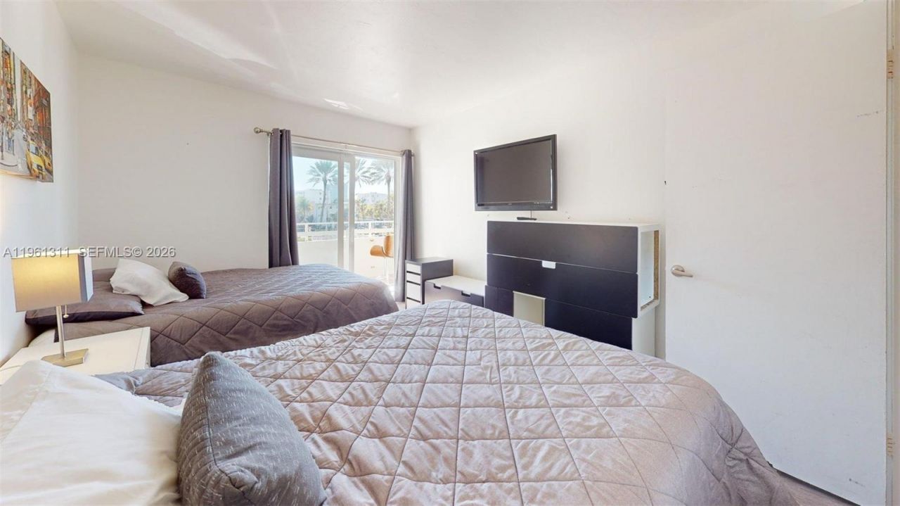 2076 S Ocean Dr, Unit 211, Hallandale Beach, FL 33009 Photo