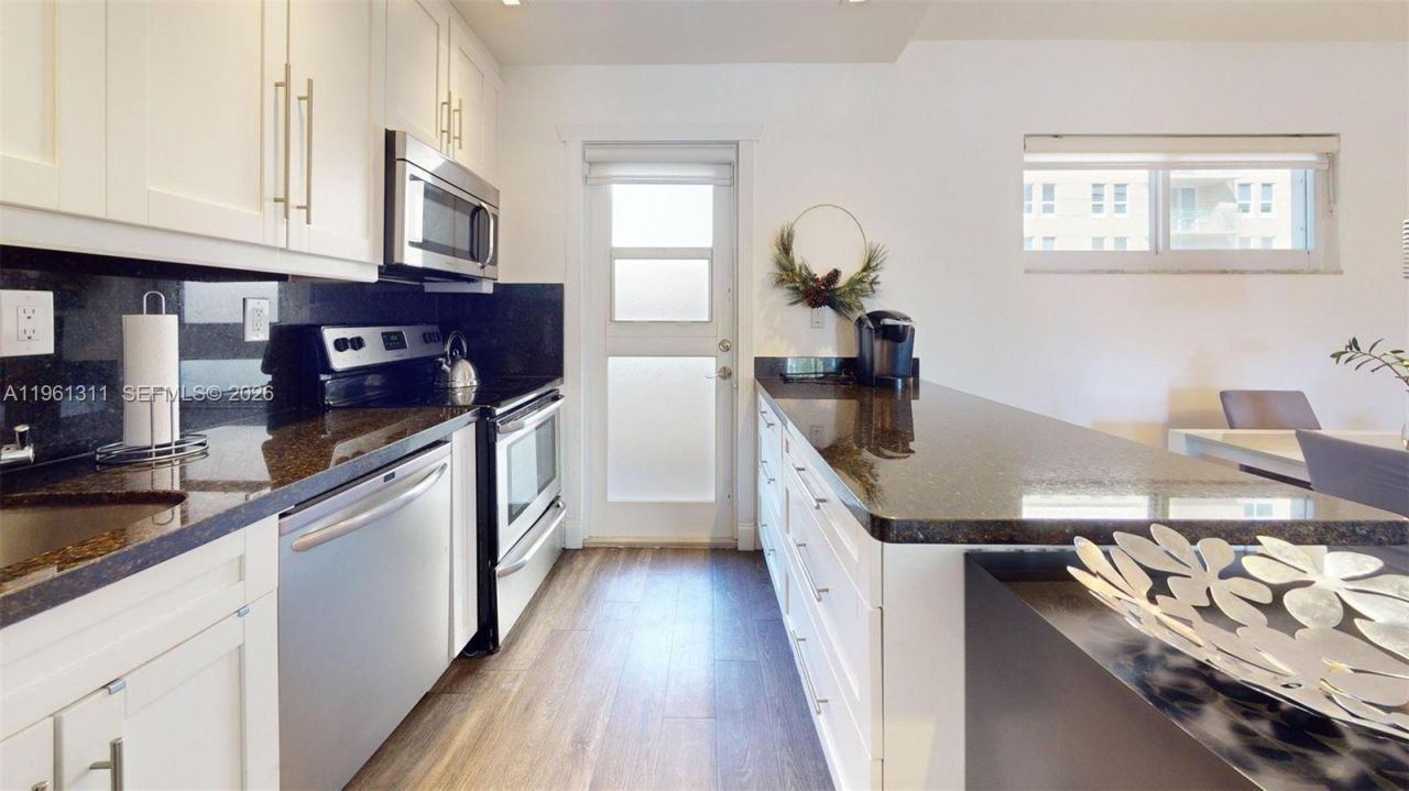 2076 S Ocean Dr, Unit 211, Hallandale Beach, FL 33009 Photo