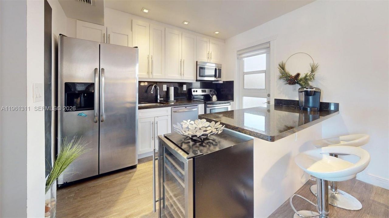 2076 S Ocean Dr, Unit 211, Hallandale Beach, FL 33009 Photo