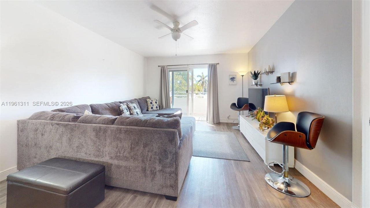 2076 S Ocean Dr, Unit 211, Hallandale Beach, FL 33009 Photo