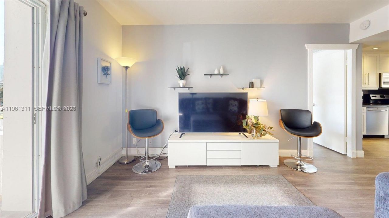 2076 S Ocean Dr, Unit 211, Hallandale Beach, FL 33009 Photo