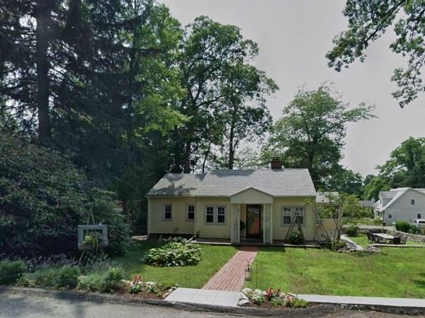 2 Maysenger Rd, Mahwah, NJ 07430