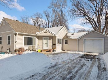 2909 Maryland Avenue S, Saint Louis Park, MN 55426