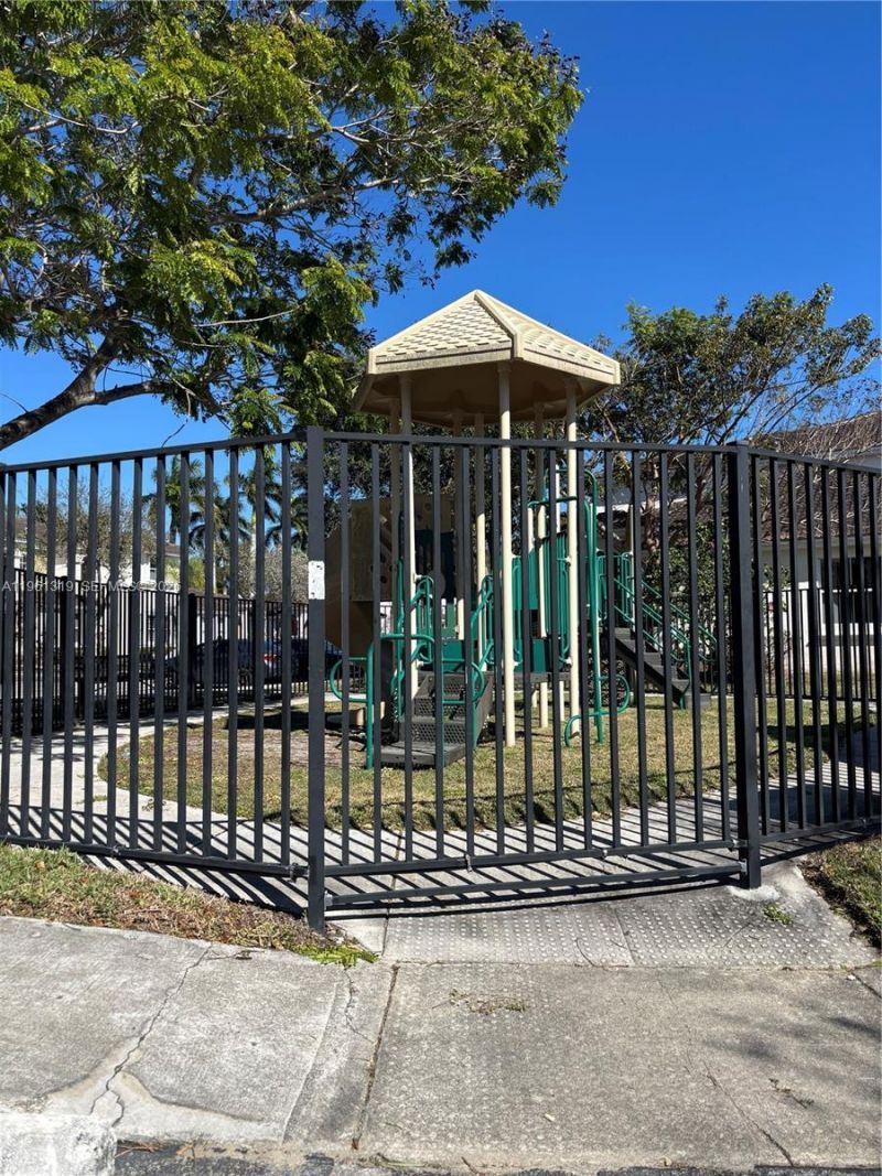 1044 NE 42nd Ter, Homestead, FL 33033 Photo