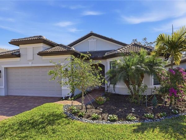 6844 Winding Cypress DR, NAPLES, FL 34114