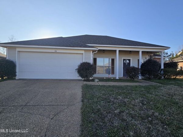 212 Callaway Circle, Byram, MS 39272