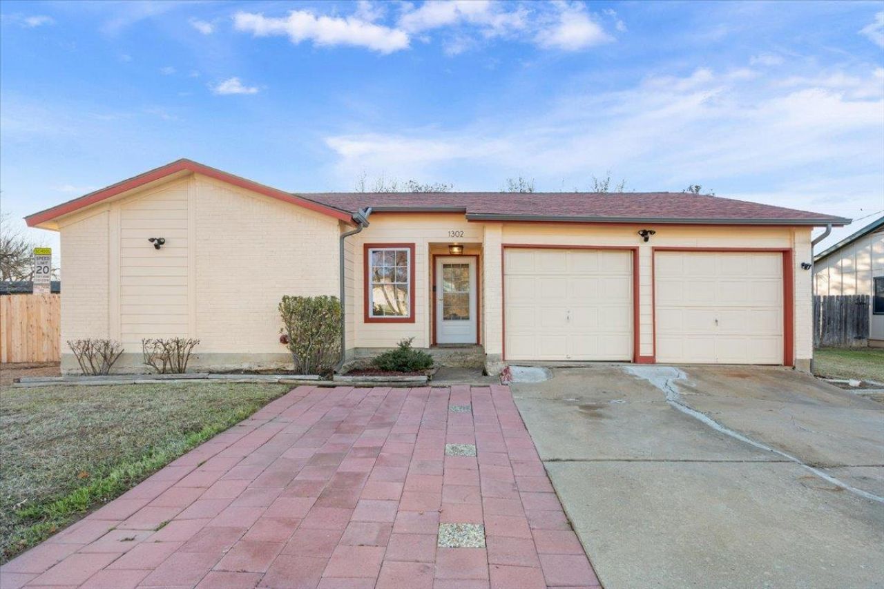 1302 Lawnmont Dr, Round Rock, TX 78664 Main Photo