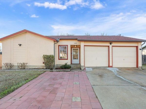 1302 Lawnmont DR, Round Rock, TX 78664