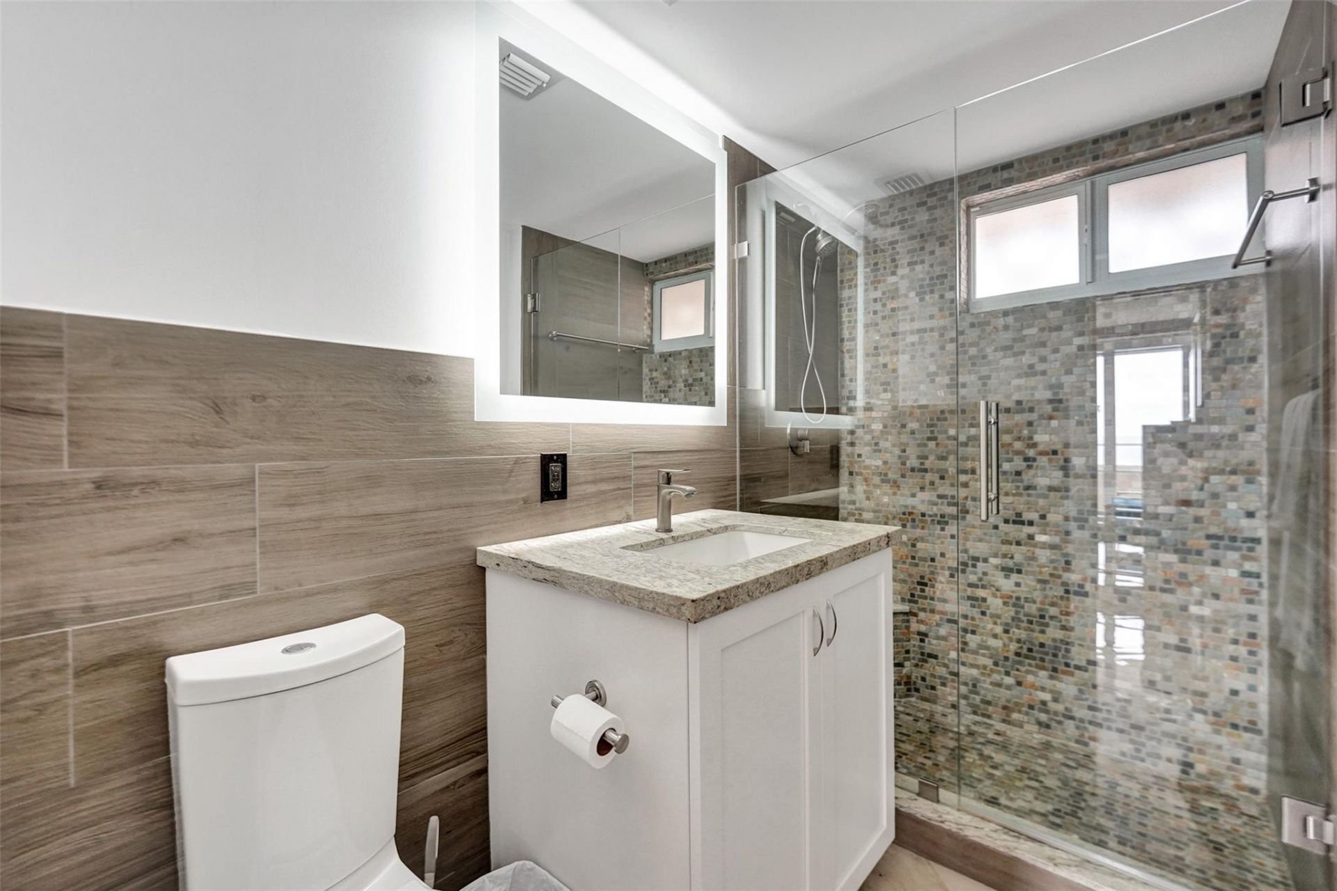 345 N Fort Lauderdale Beach Boulevard, Unit 1004, Fort Lauderdale, FL 33304 Photo