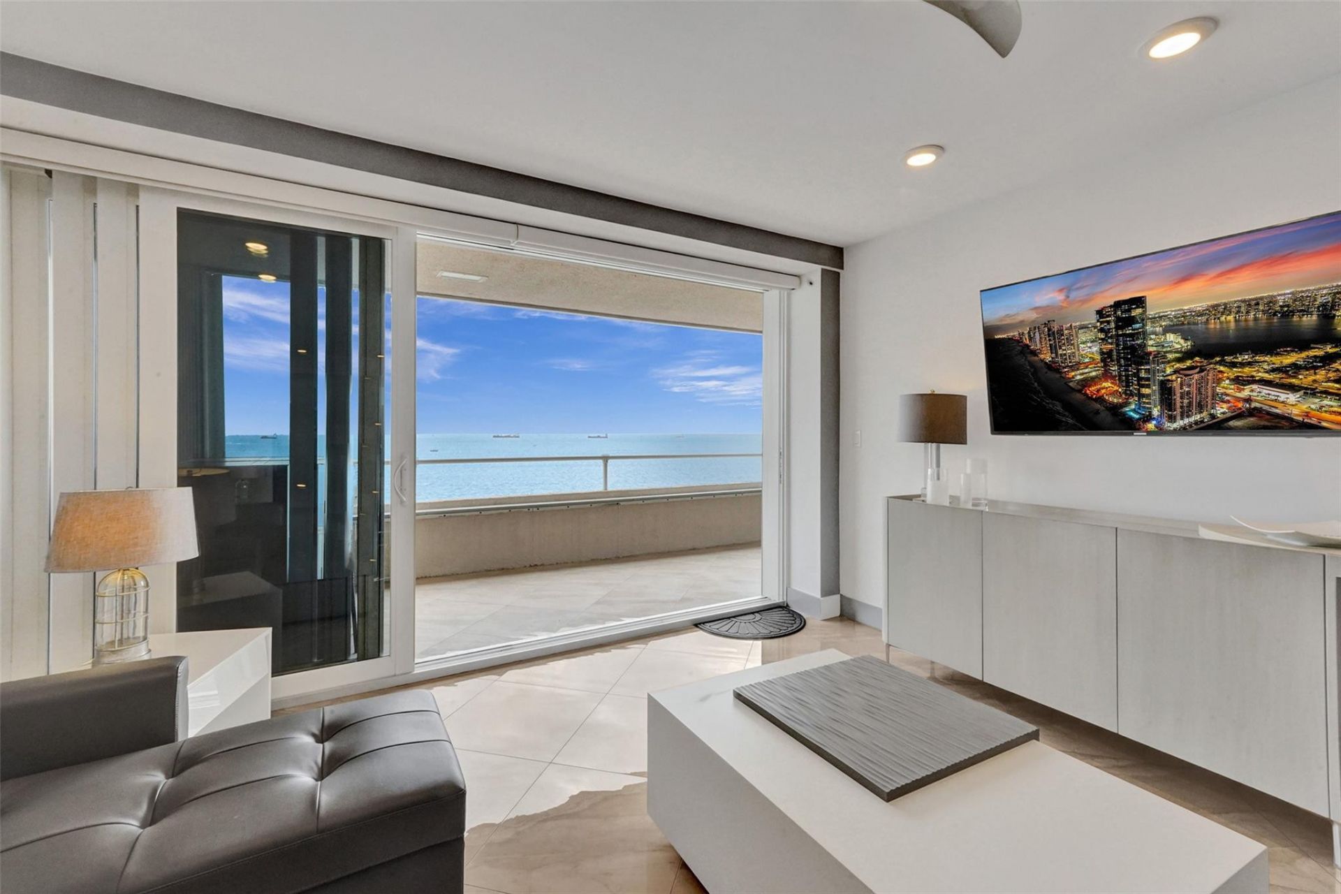 345 N Fort Lauderdale Beach Boulevard, Unit 1004, Fort Lauderdale, FL 33304 Photo