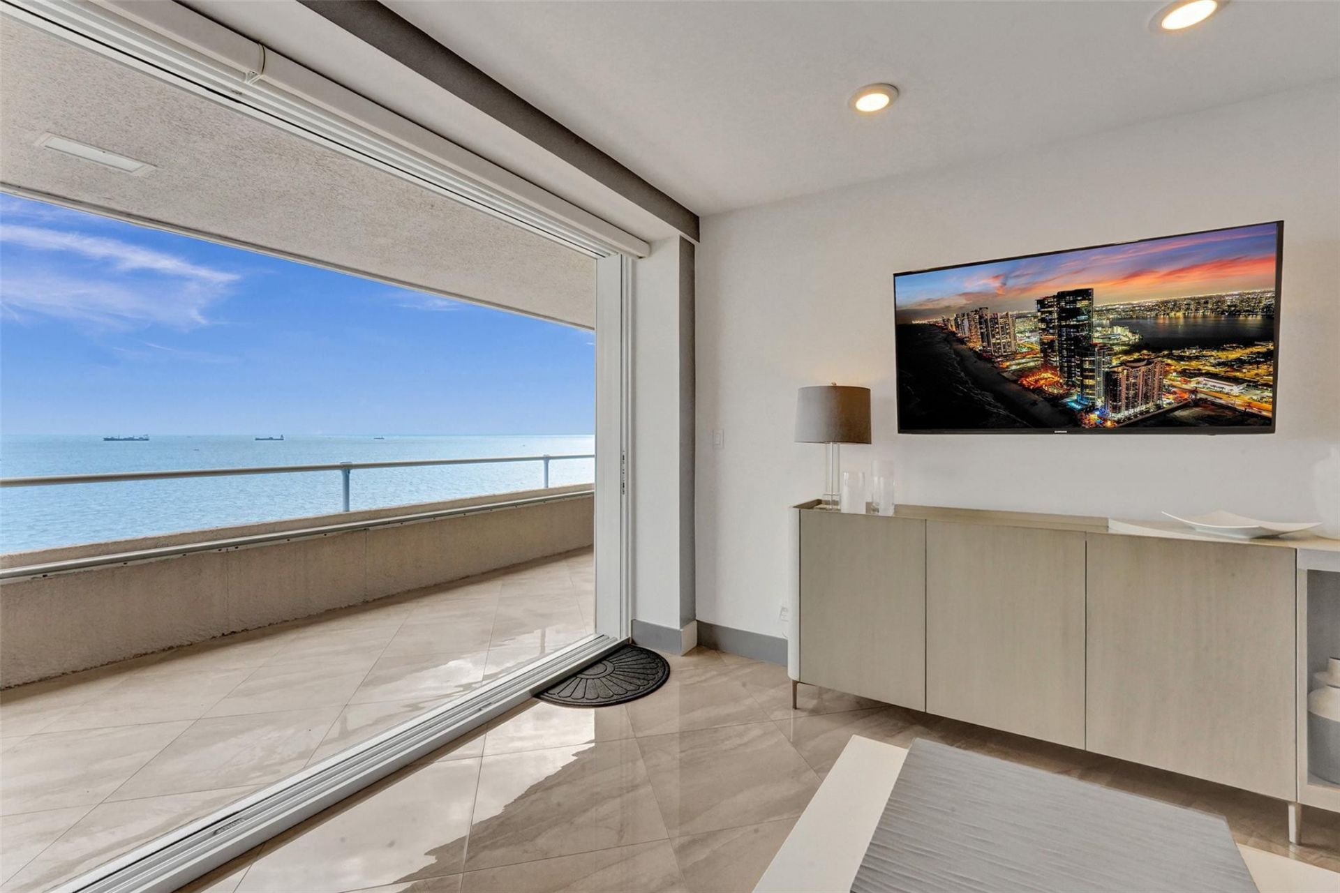 345 N Fort Lauderdale Beach Boulevard, Unit 1004, Fort Lauderdale, FL 33304 Photo