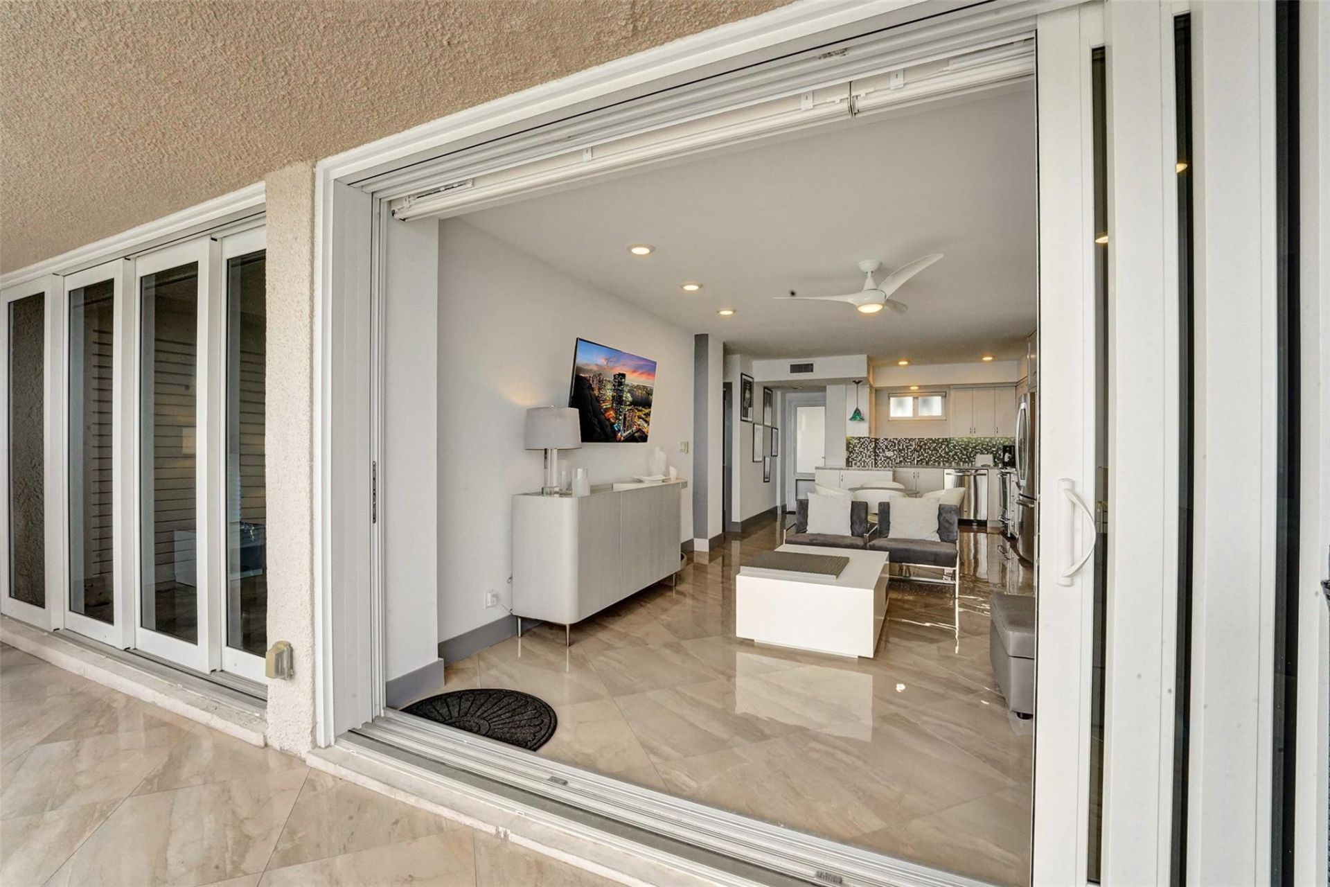 345 N Fort Lauderdale Beach Boulevard, Unit 1004, Fort Lauderdale, FL 33304 Photo