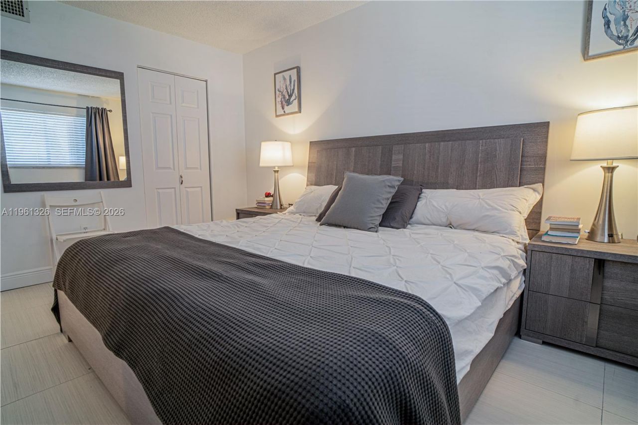 6801 Harding Ave, Unit 301, Miami Beach, FL 33141 Photo