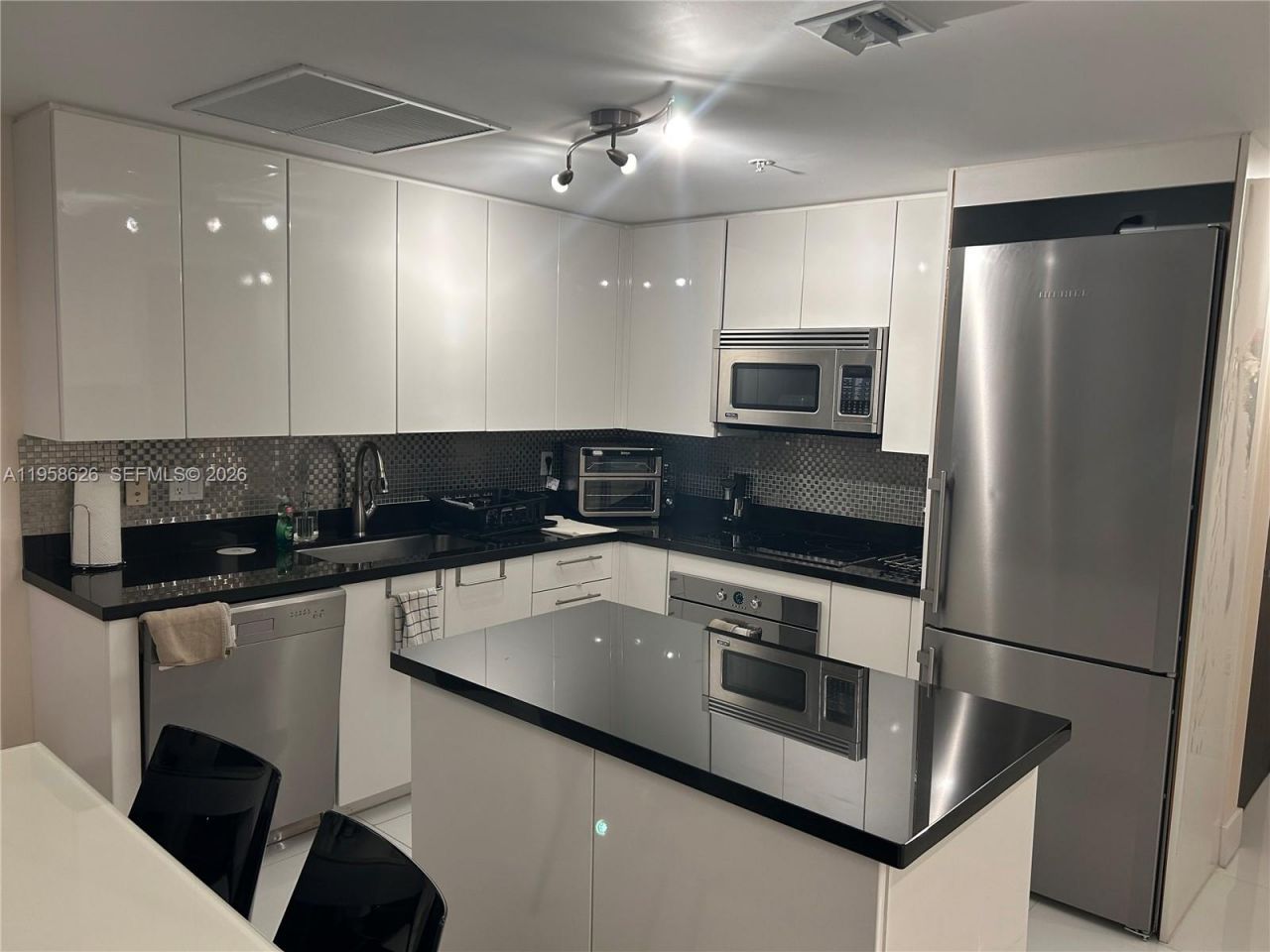 92 SW 3rd St, Unit 3703, Miami, FL 33130 Photo
