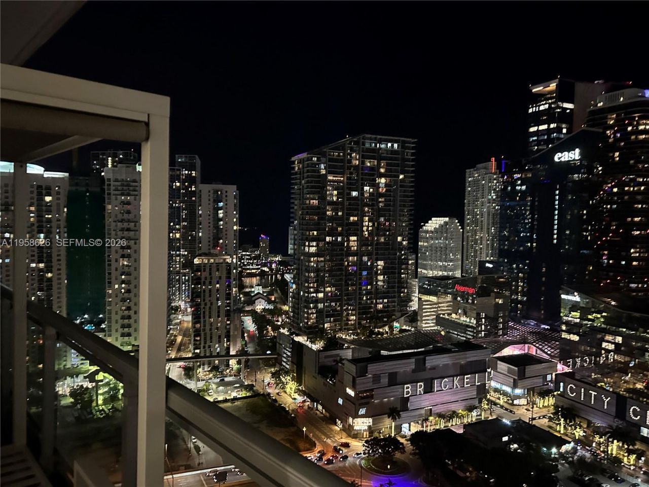 92 SW 3rd St, Unit 3703, Miami, FL 33130 Photo