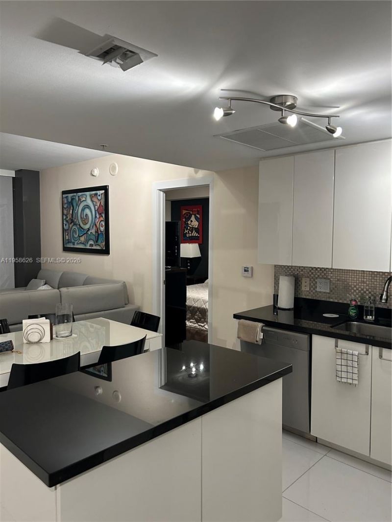 92 SW 3rd St, Unit 3703, Miami, FL 33130 Photo