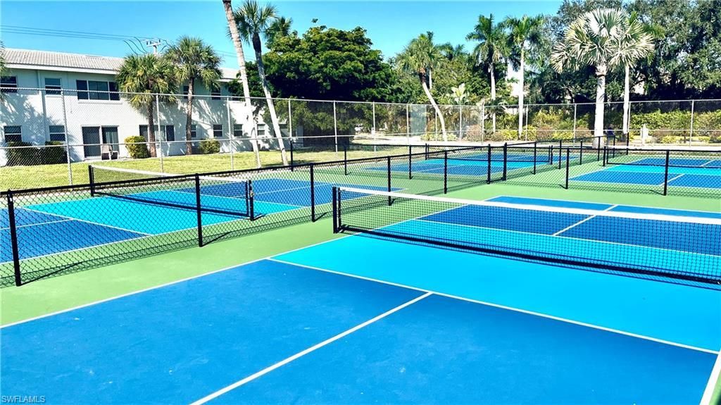 53 High Point Cir W, Unit 304, Naples, FL 34103 Photo