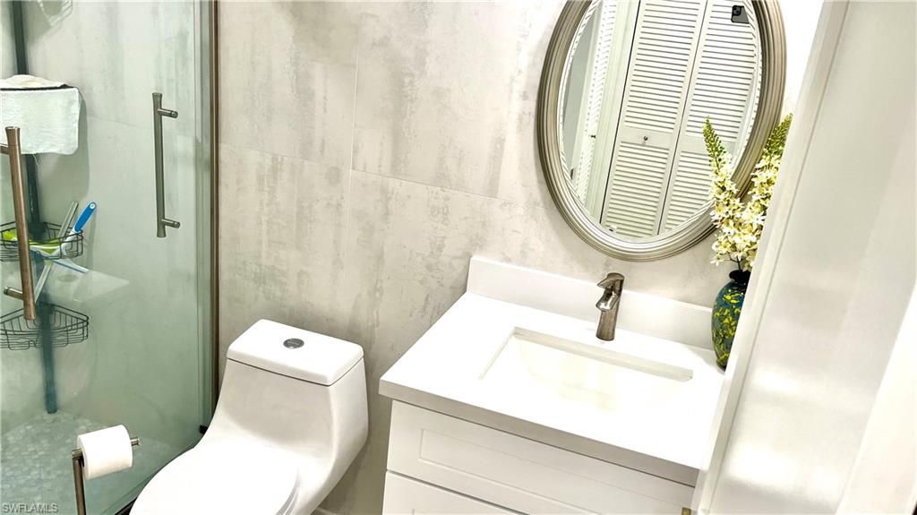 53 High Point Cir W, Unit 304, Naples, FL 34103 Photo