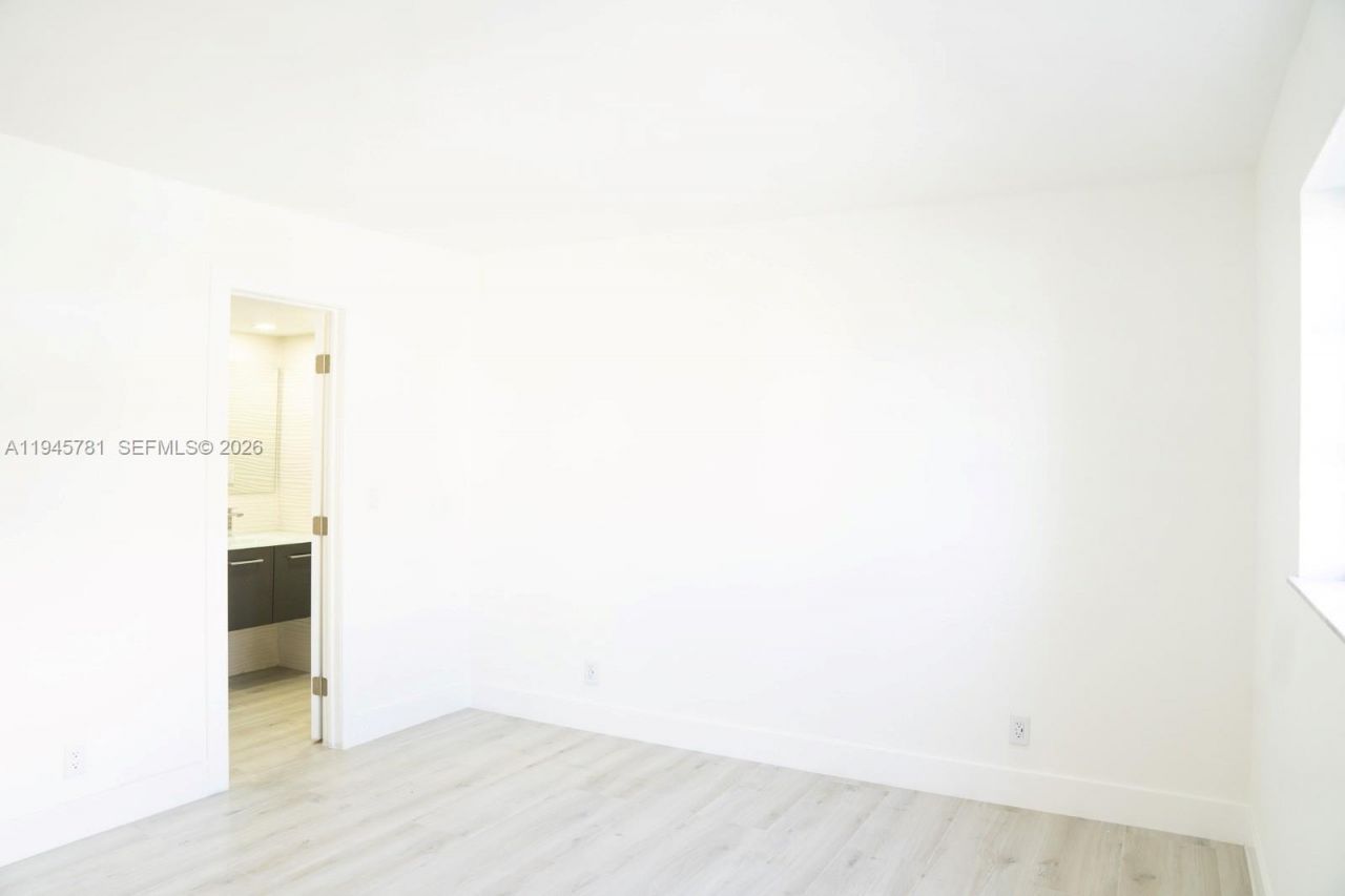 220 SW 9th Ave , Unit 306, Hallandale Beach, FL 33009 Photo