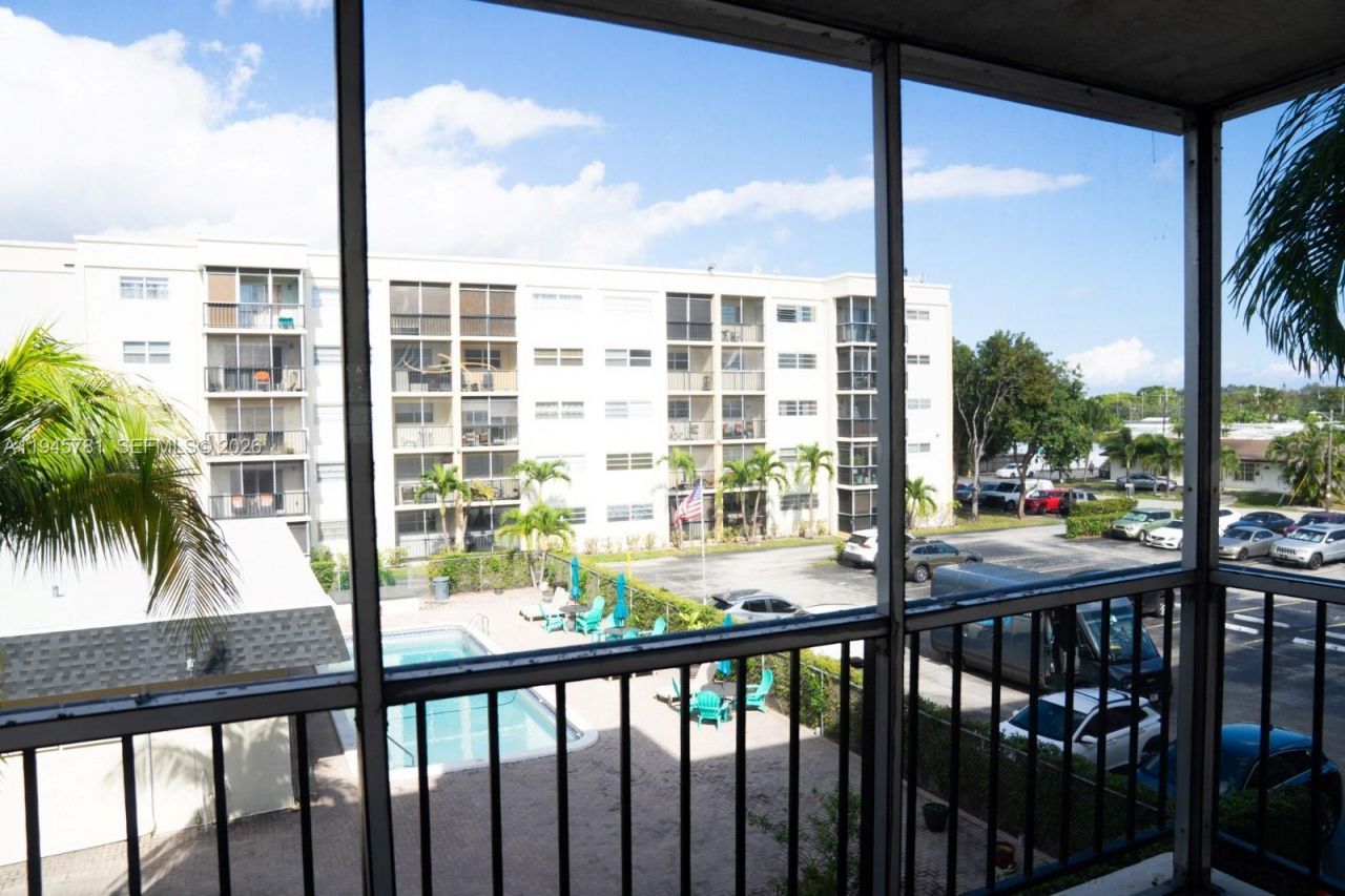 220 SW 9th Ave , Unit 306, Hallandale Beach, FL 33009 Photo