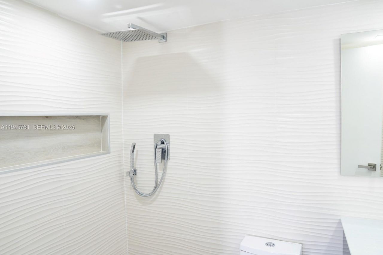 220 SW 9th Ave , Unit 306, Hallandale Beach, FL 33009 Photo