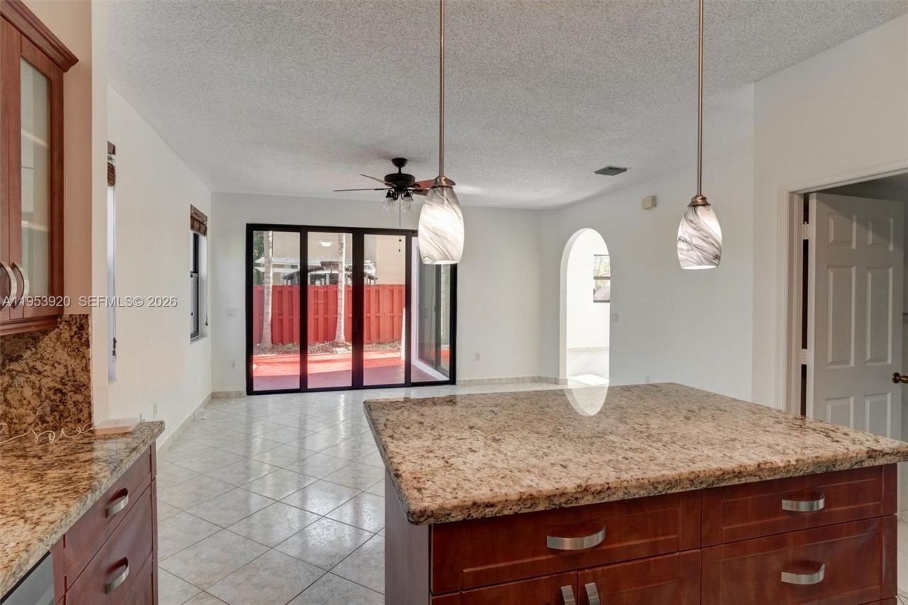 9053 SW 214th St , Unit n/a, Cutler Bay, FL 33189 Photo